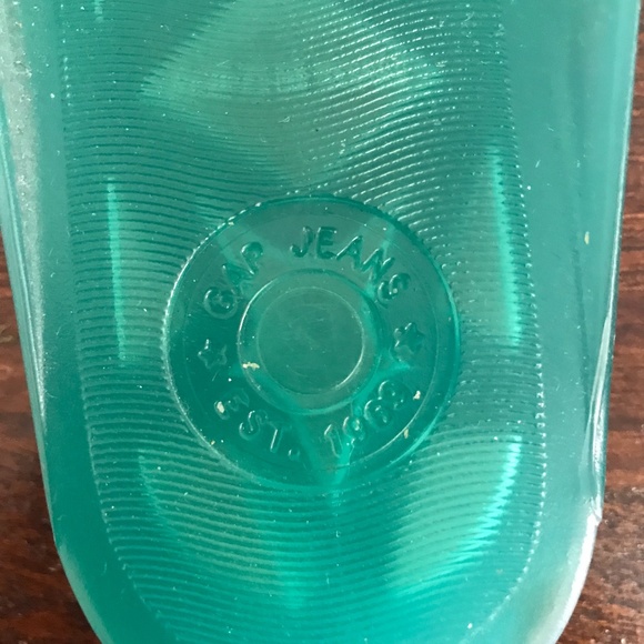 Gap Waterproof Flip Flops - Picture 3 of 4